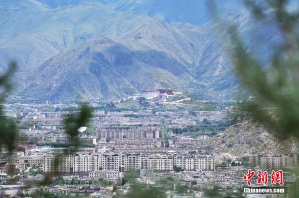 策略操盘 （辉煌60载 魅力新西藏）世界屋脊上的“绿色奇迹”：拉萨南北山绿意盎然