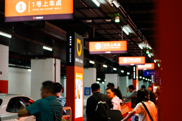 汇丰配资 双节假期打车高峰在30日午后，顺风车需求将破亿单