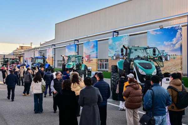 擒牛网 绿动齐鲁 数智赋能丨潍柴雷沃发布智慧农业AI大模型，引领农机“智造”新时代